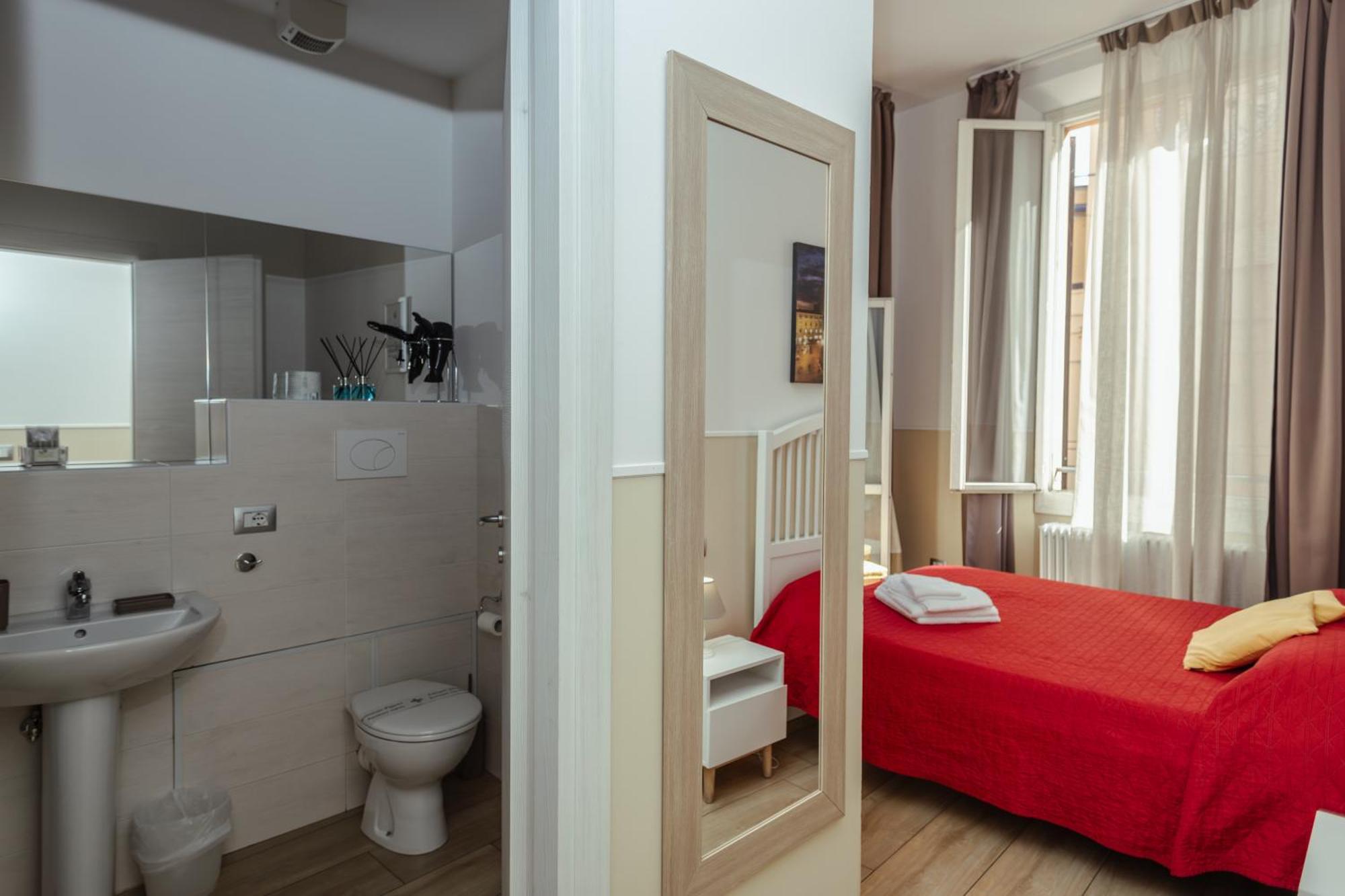 Il Tiro Rooms Bologna Luaran gambar
